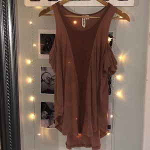 others follow off the shoulder
